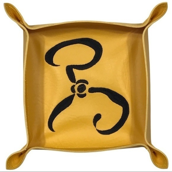 The King in Yellow Dice Tray - Black - Picture 6 of 9